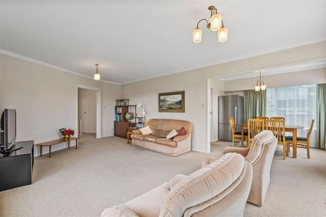 Photo of property in 20 Chivalry Road, Glenfield, Auckland, 0629