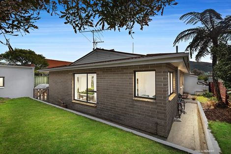 Photo of property in 2/271 Karori Road, Karori, Wellington, 6012