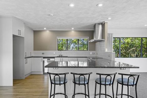 Photo of property in 17 Tokay Place, Huapai, Kumeu, 0810