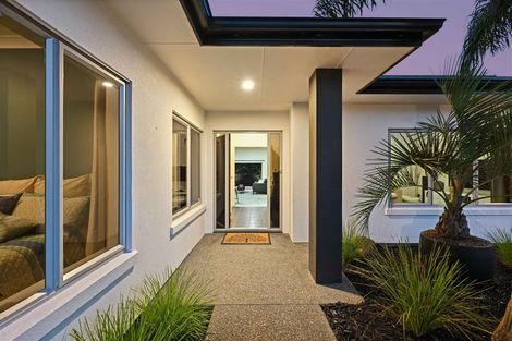 Photo of property in 94 Rototuna Road, Rototuna, Hamilton, 3210