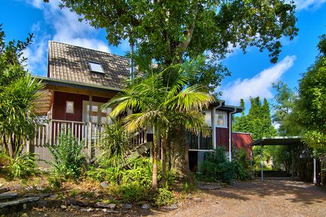 Photo of property in 17a Awaroa Road, Sunnyvale, Auckland, 0612