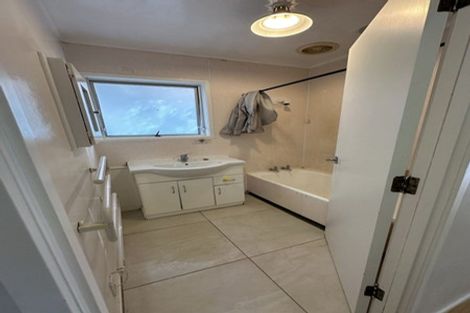 Photo of property in 1/3 Forsythe Place, Massey, Auckland, 0614