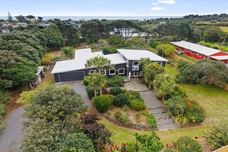 Photo of property in 321 Te Horo Beach Road, Te Horo Beach, Otaki, 5581