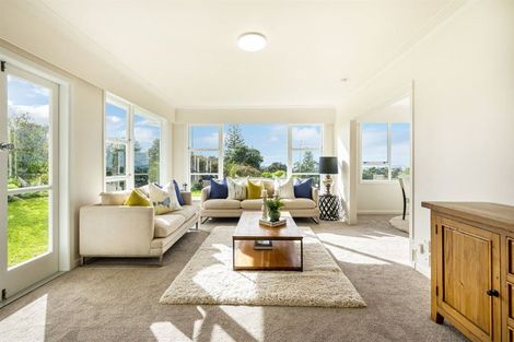 Photo of property in 1/516 Glenfield Road, Bayview, Auckland, 0629