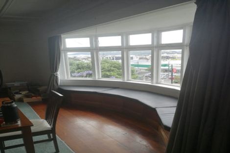 Photo of property in 2 Queens Drive, Kilbirnie, Wellington, 6022