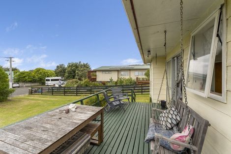 Photo of property in 49 Toi Street, Otaki Beach, Otaki, 5512