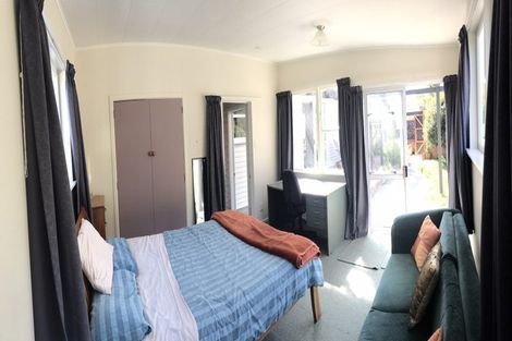 Photo of property in 8 Peckham Grove, Tawa, Wellington, 5028