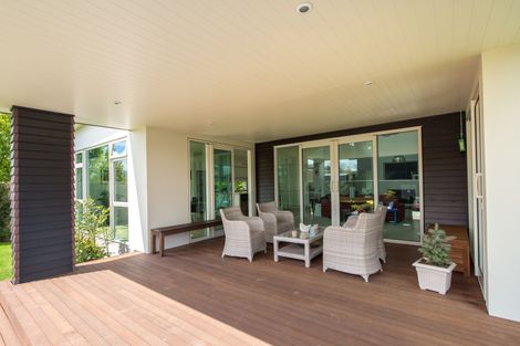 Photo of property in 16 Grand Oaks Drive, Awapuni, Palmerston North, 4412