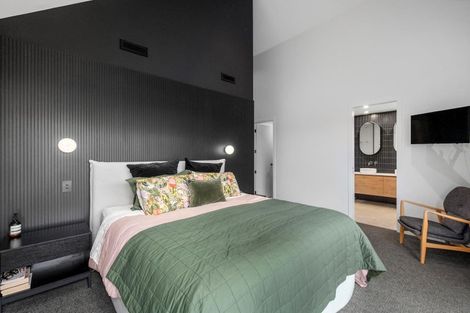 Photo of property in 23 Otakau Road, Milford, Auckland, 0620