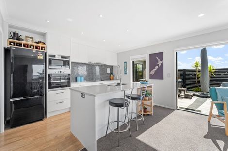 Photo of property in 23 Woodridge Drive, Stanmore Bay, Whangaparaoa, 0932