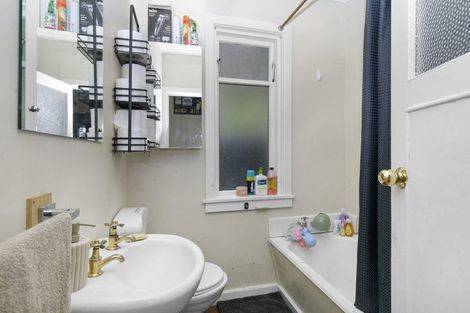 Photo of property in 33 Woodvale Grove, Fairfield, Lower Hutt, 5011