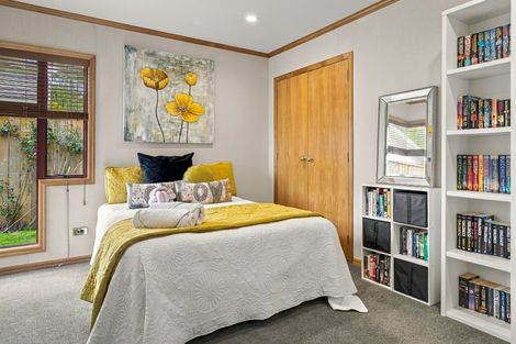 Photo of property in 12 Clare Street, Cambridge, 3434