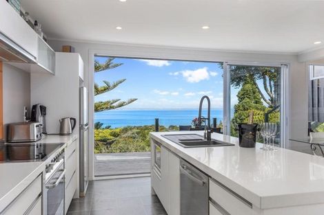 Photo of property in 27 Takahe Road, Titirangi, Auckland, 0604