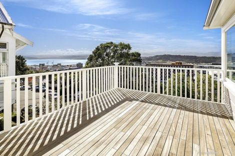 Photo of property in 18 Central Terrace, Kelburn, Wellington, 6012