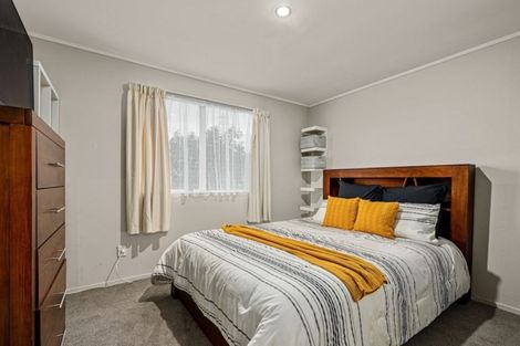 Photo of property in 26 Halloran Place, Massey, Auckland, 0614