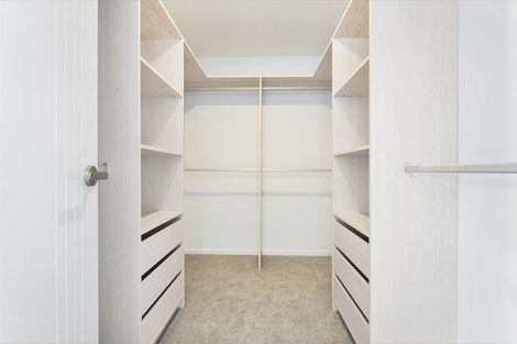 Photo of property in 16 Exmouth Road, Northcote, Auckland, 0627