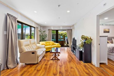 Photo of property in 53 Sunset Road, Totara Vale, Auckland, 0632