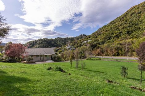 Photo of property in 19 Amelia Crescent, Waikawa, Picton, 7220