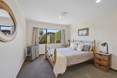 Photo of property in 13 Karina Road, Merrilands, New Plymouth, 4312