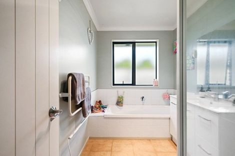 Photo of property in 4 Azure Place, Huntington, Hamilton, 3210