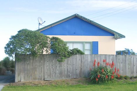 Photo of property in 9 Karaka Street, Otaki Beach, Otaki, 5512