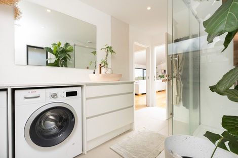 Photo of property in 21 Ngapuke Lane, Parua Bay, Onerahi, 0192