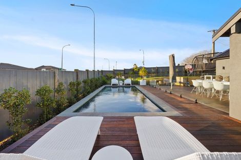 Photo of property in 2 Somerville Road, Shelly Park, Auckland, 2014