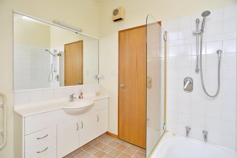 Photo of property in 114b Avonhead Road, Avonhead, Christchurch, 8042