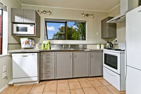 Photo of property in 30c Fordham Street, Beach Haven, Auckland, 0626