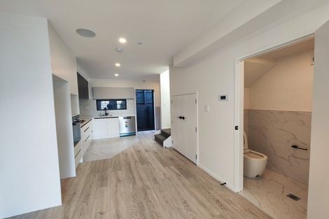 Photo of property in 9/13 Grove Lane, Pakuranga, Auckland, 2010