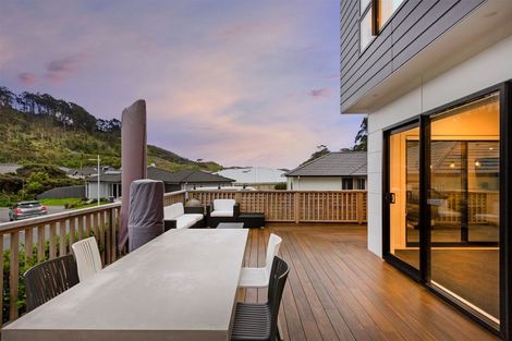 Photo of property in 5 Hull Place, Whitby, Porirua, 5024