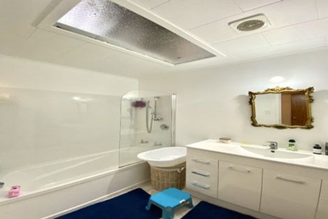 Photo of property in 2/18 Hillside Drive, Maoribank, Upper Hutt, 5018