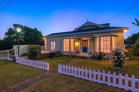 Photo of property in 2 Johnston Street, Foxton, 4814