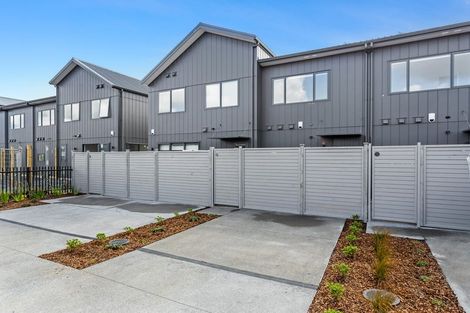 Photo of property in 12 Port Way, Rosehill, Papakura, 2113