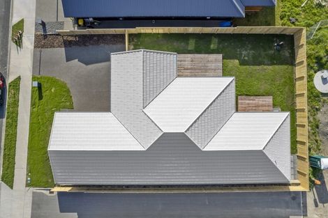 Photo of property in 18 Karearea Avenue, Waikanae, 5036