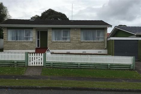 Photo of property in 2/49 Zita Maria Drive, Massey, Auckland, 0614