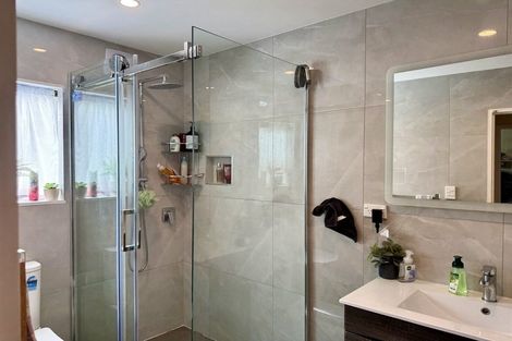 Photo of property in 4 Thistledew Place, Bayview, Auckland, 0629