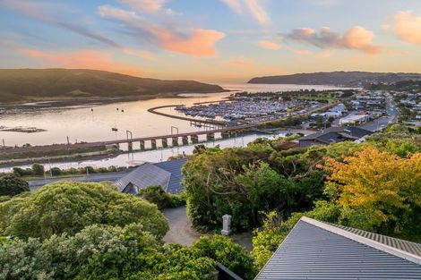 Photo of property in 47 Kiriwai Road, Paremata, Porirua, 5024