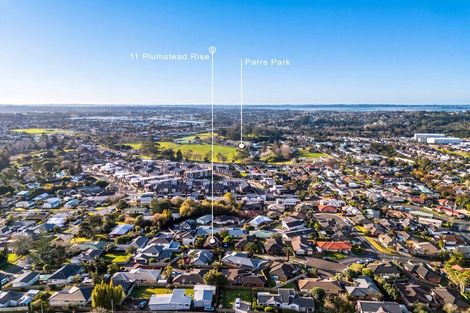 Photo of property in 11 Plumstead Rise, Glen Eden, Auckland, 0602