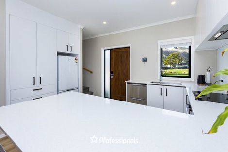 Photo of property in 12 Fitch Lane, Wallaceville, Upper Hutt, 5018