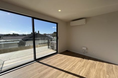 Photo of property in 150c Chivalry Road, Glenfield, Auckland, 0629