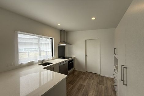 Photo of property in 106a Glanmire Road, Newlands, Wellington, 6037