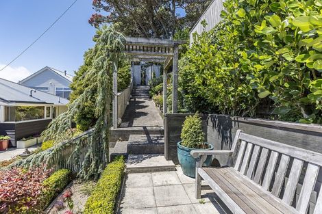 Photo of property in 139 Grafton Road, Roseneath, Wellington, 6011