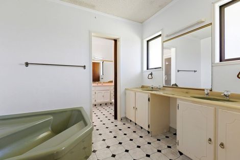 Photo of property in 783 Mangorei Road, Mangorei, New Plymouth, 4371