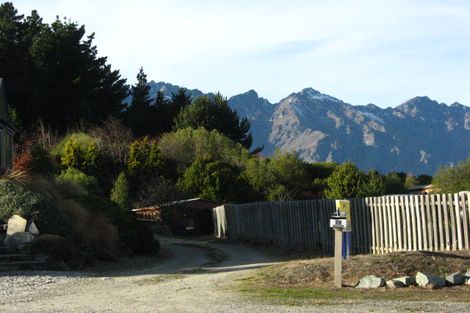 Photo of property in 16 Cedar Drive, Kelvin Heights, Queenstown, 9300