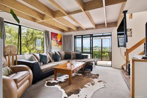 Photo of property in 1/13 Braemar Road, Castor Bay, Auckland, 0620