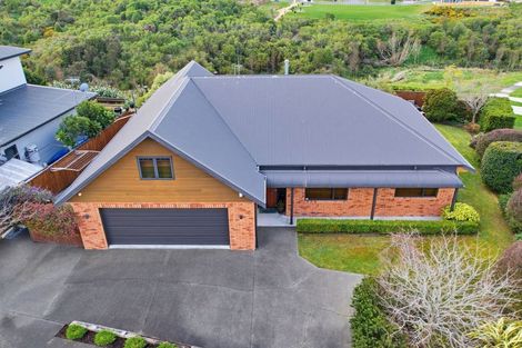 Photo of property in 71 Ruapehu Drive, Fitzherbert, Palmerston North, 4410
