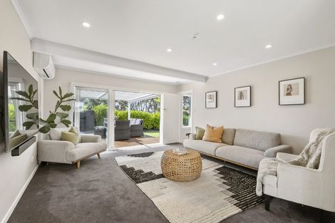 Photo of property in 904 East Coast Road, Northcross, Auckland, 0630