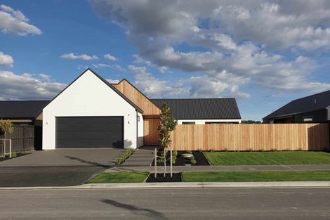 Photo of property in 12 Irvines Track, Halswell, Christchurch, 8025