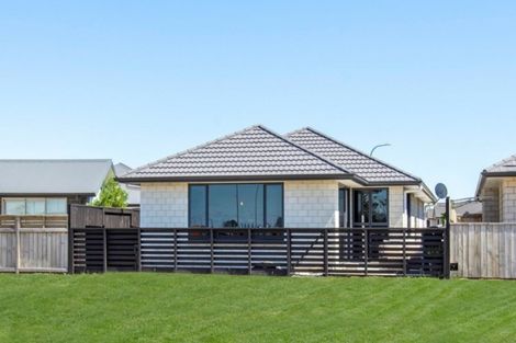 Photo of property in 15 Ponga Place, Papamoa Beach, Papamoa, 3118